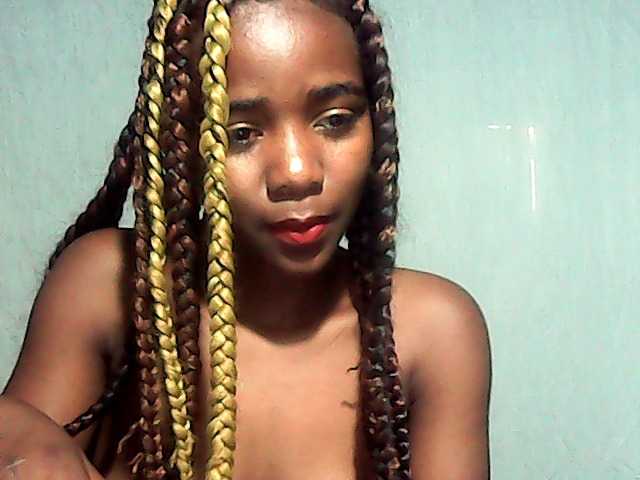LandiQueen12 live cam on BongaCams