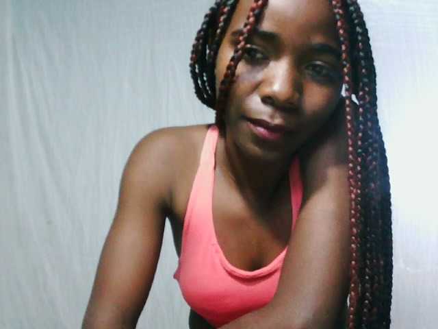 LandiQueen12 live cam on BongaCams