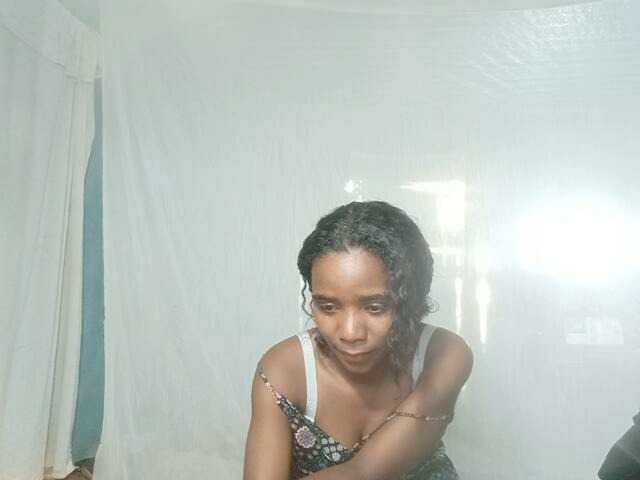 LandiQueen12 live cam on BongaCams