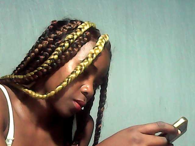 LandiQueen12 live cam on BongaCams