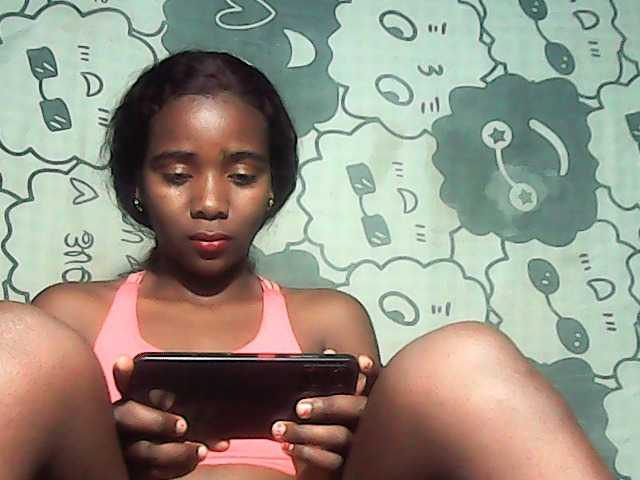 LandiQueen12 live cam on BongaCams