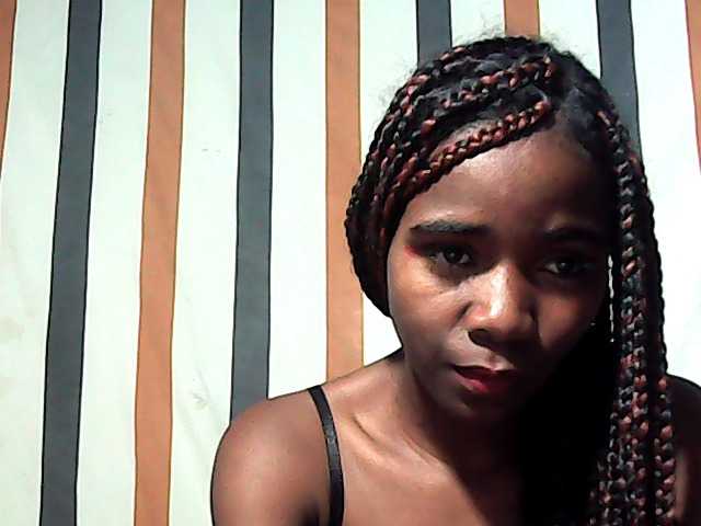 LandiQueen12 live cam on BongaCams