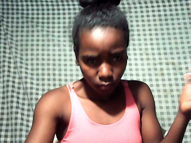LandiQueen12 live cam on BongaCams