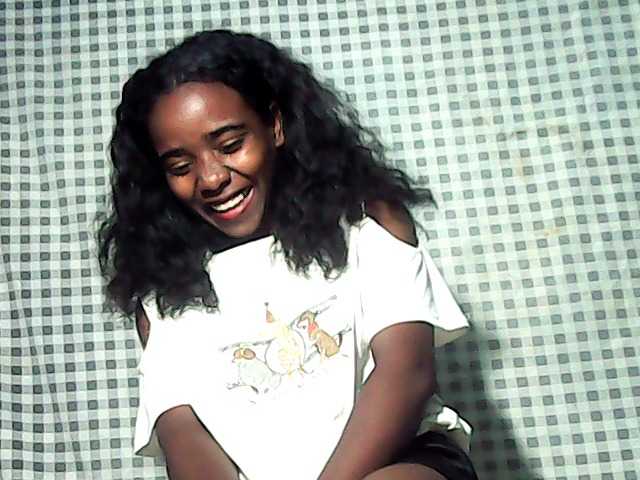 LandiQueen12 live cam on BongaCams