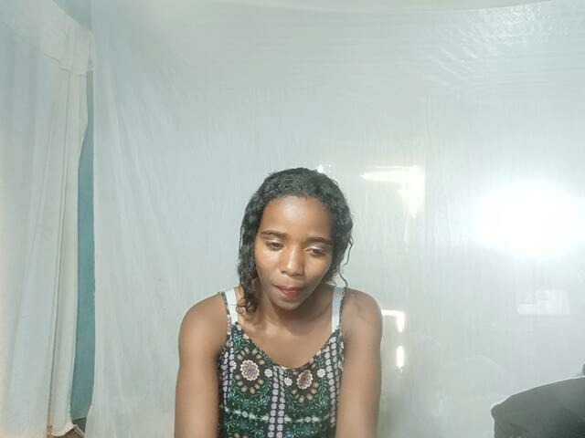 LandiQueen12 live cam on BongaCams