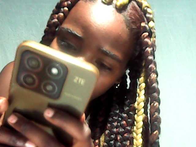 LandiQueen12 live cam preview