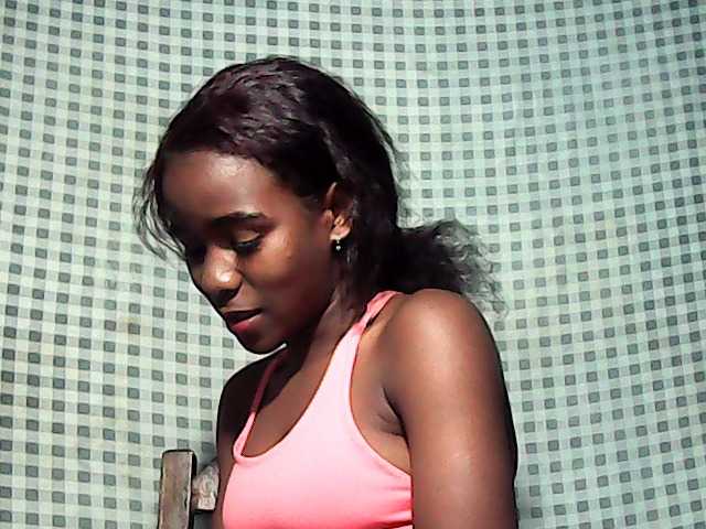 LandiQueen12 live cam on BongaCams