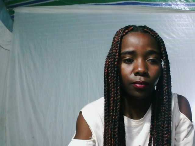 LandiQueen12 live cam on BongaCams
