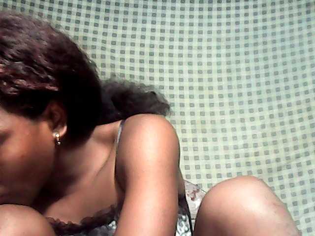 LandiQueen12 live cam on BongaCams