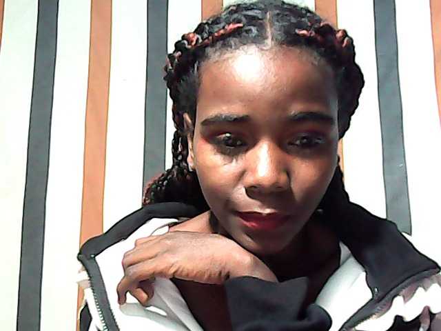 LandiQueen12 live cam on BongaCams