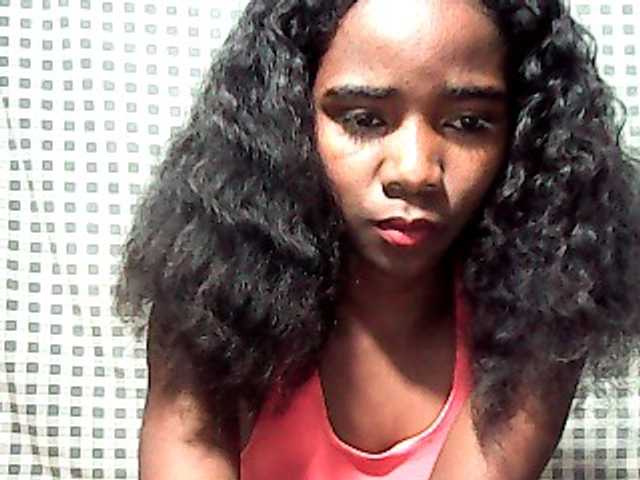 LandiQueen12 live cam on BongaCams