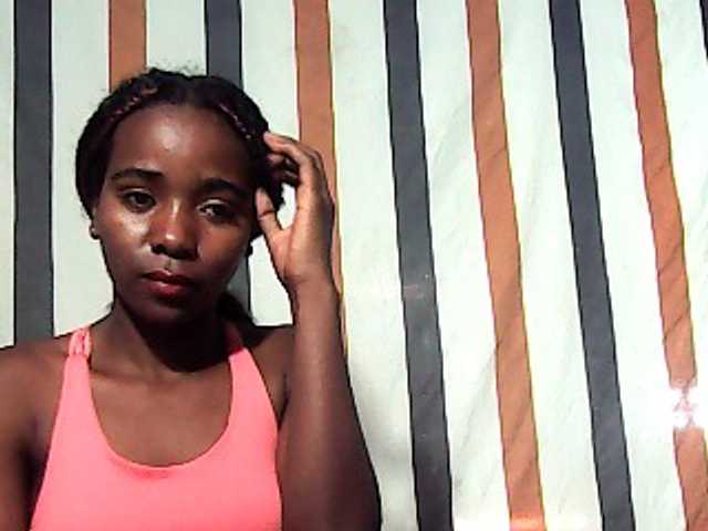 LandiQueen12 live cam on BongaCams