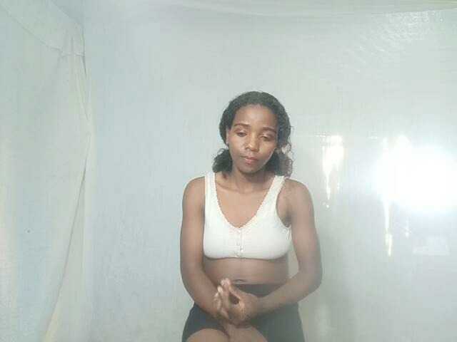 LandiQueen12 live cam on BongaCams