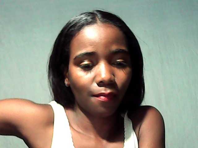LandiQueen12 live cam on BongaCams