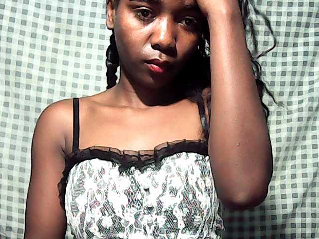 LandiQueen12 live cam on BongaCams