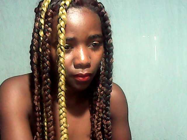 LandiQueen12 live cam on BongaCams