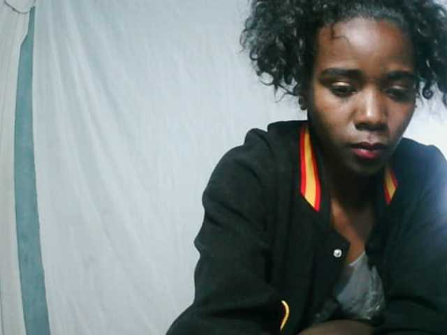 LandiQueen12 live cam on BongaCams
