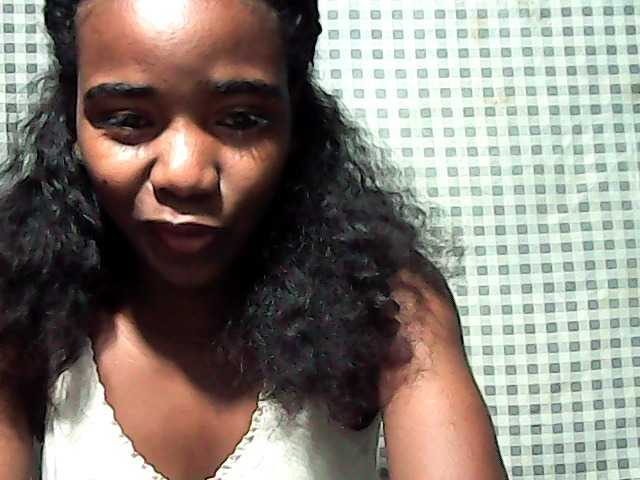 LandiQueen12 live cam on BongaCams