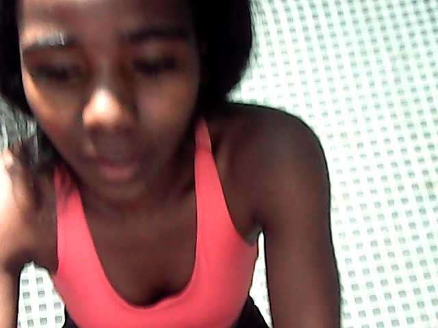 LandiQueen12 live cam on BongaCams