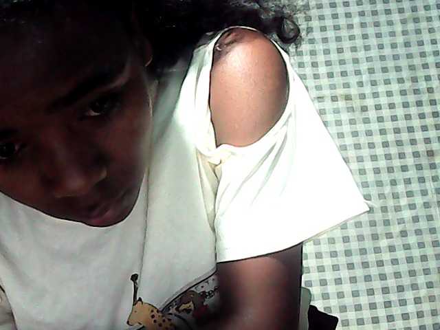 LandiQueen12 live cam on BongaCams
