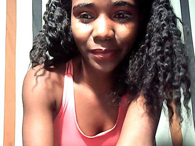 LandiQueen12 live cam on BongaCams