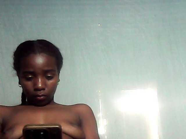 LandiQueen12 live cam on BongaCams