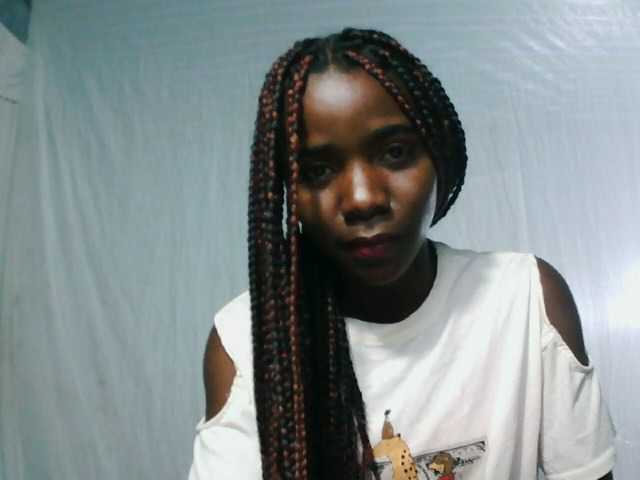LandiQueen12 live cam on BongaCams
