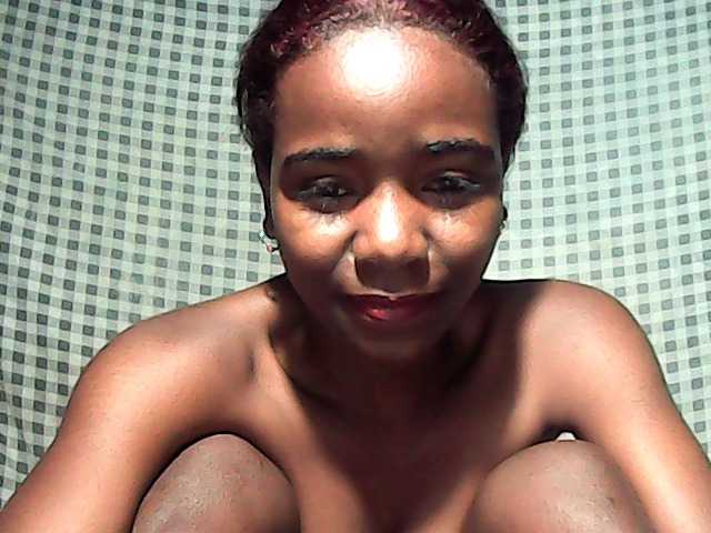 LandiQueen12 live cam on BongaCams