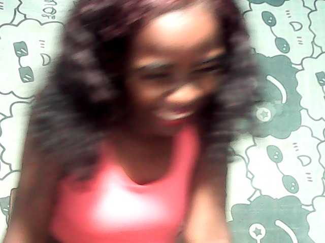 LandiQueen12 live cam on BongaCams