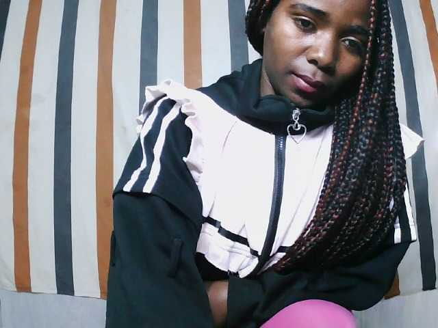 LandiQueen12 live cam on BongaCams
