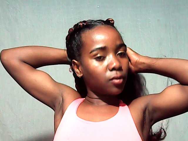 LandiQueen12 live cam on BongaCams