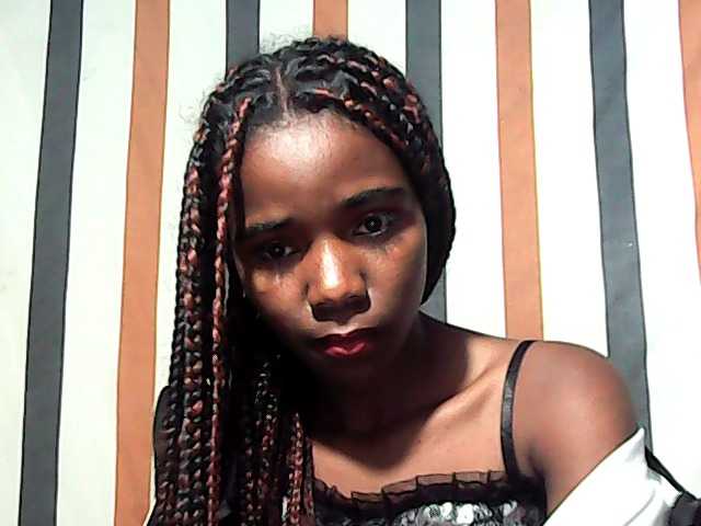 LandiQueen12 live cam on BongaCams