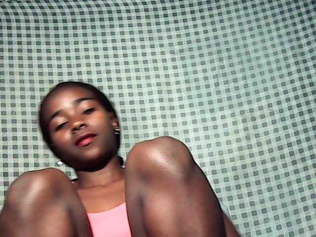 LandiQueen12 live cam on BongaCams