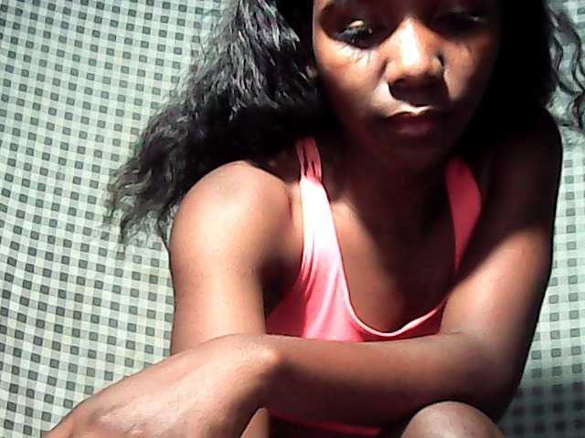LandiQueen12 live cam on BongaCams