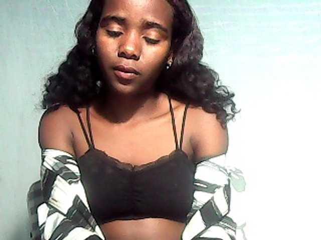 LandiQueen12 live cam on BongaCams