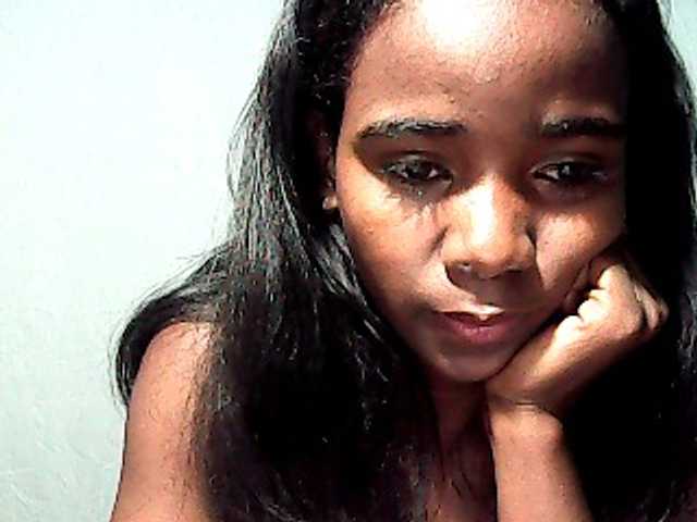 LandiQueen12 — live female cam
