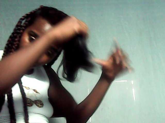LandiQueen12 live cam on BongaCams