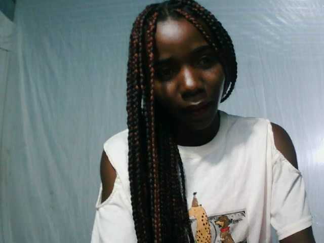 LandiQueen12 live cam on BongaCams