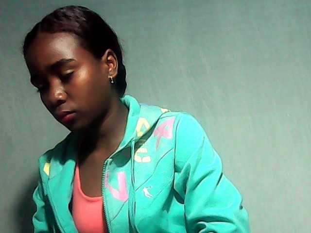 LandiQueen12 live cam on BongaCams