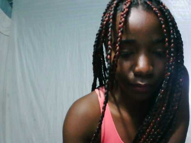 LandiQueen12 live cam on BongaCams