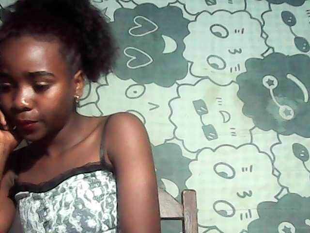 LandiQueen12 live cam on BongaCams