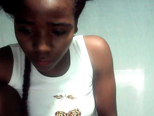 LandiQueen12 live cam on BongaCams
