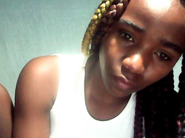 LandiQueen12 live cam on BongaCams