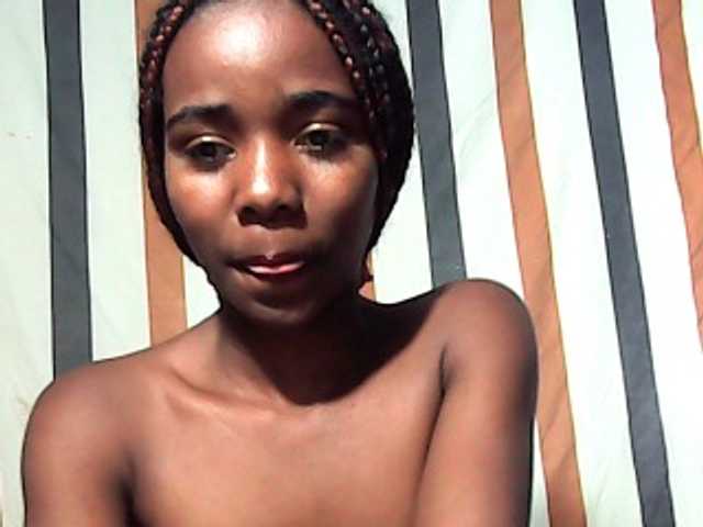 LandiQueen12 live cam on BongaCams