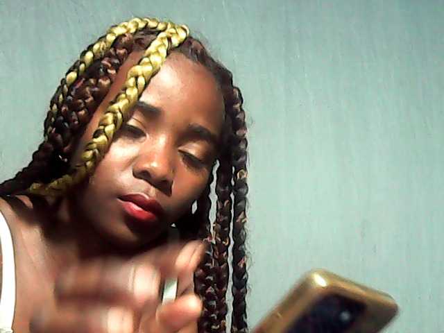 LandiQueen12 live cam on BongaCams