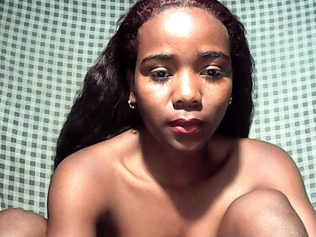 LandiQueen12 live cam on BongaCams