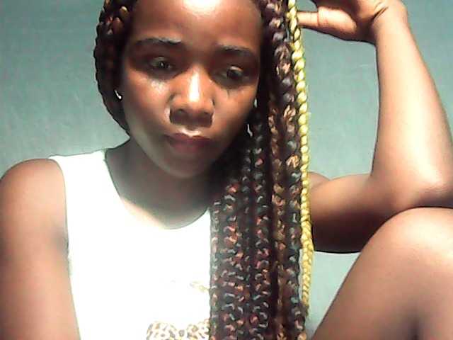 LandiQueen12 live cam on BongaCams