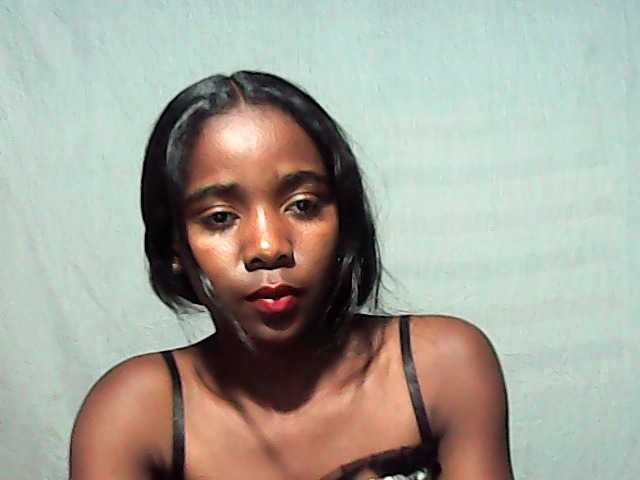 LandiQueen12 live cam on BongaCams