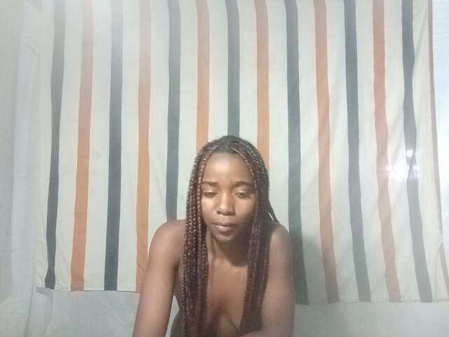 LandiQueen12 live cam on BongaCams