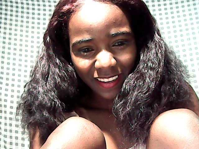 LandiQueen12 live cam on BongaCams
